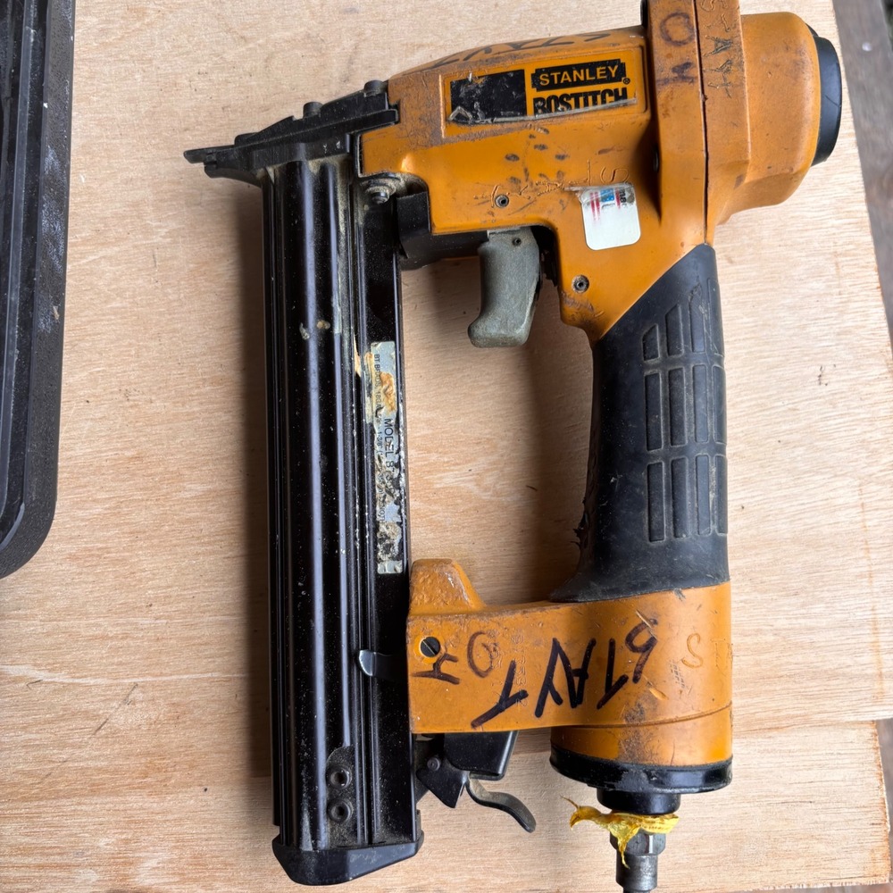 Stanley Bostitch BT35B 18 Gauge Pneumatic Brad Nailer with Case and Manual